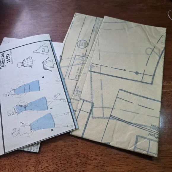 Vogue Patterns 1450 sewing pattern Apron, Placemat, and Potholders UNCUT Medium - Picture 2 of 5